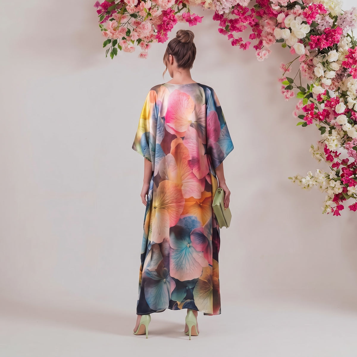 Ayla Kaftan – back view of the flowing kaftan silhouette