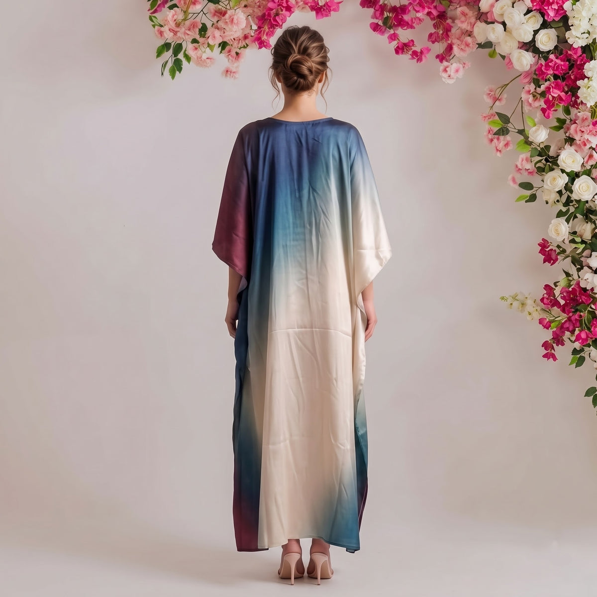 Ira Kaftan – back view of the flowing kaftan silhouette