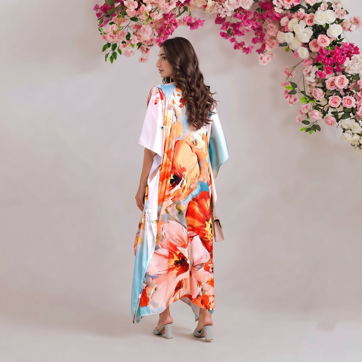 Amira Kaftan – back view of the flowing kaftan silhouette