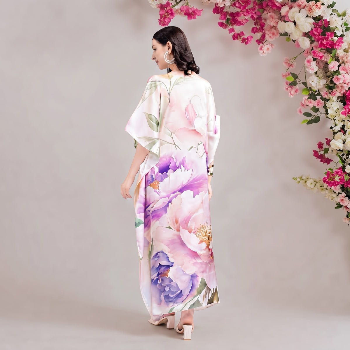 Neva Kaftan – back view of the flowing kaftan silhouette