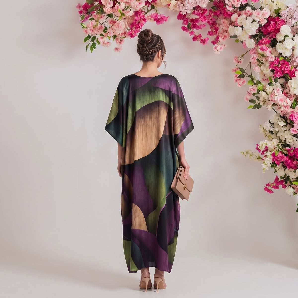Amara Kaftan – back view of the flowing kaftan silhouette