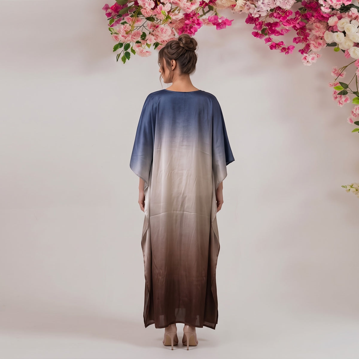 Zaira Kaftan – back view of the flowing kaftan silhouette