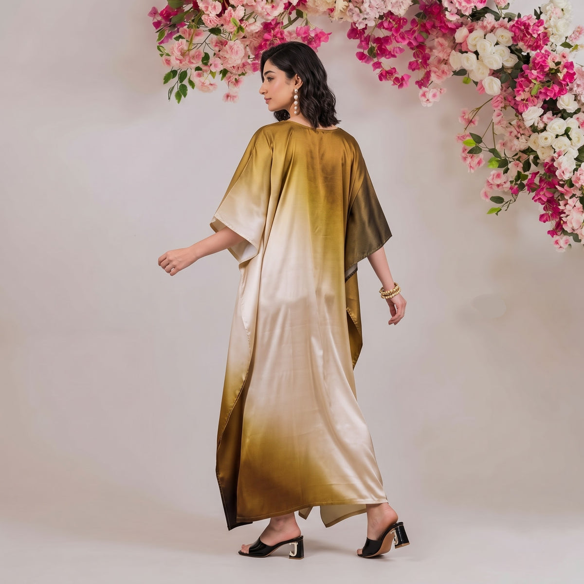 Tara Kaftan – back view of the flowing kaftan silhouette