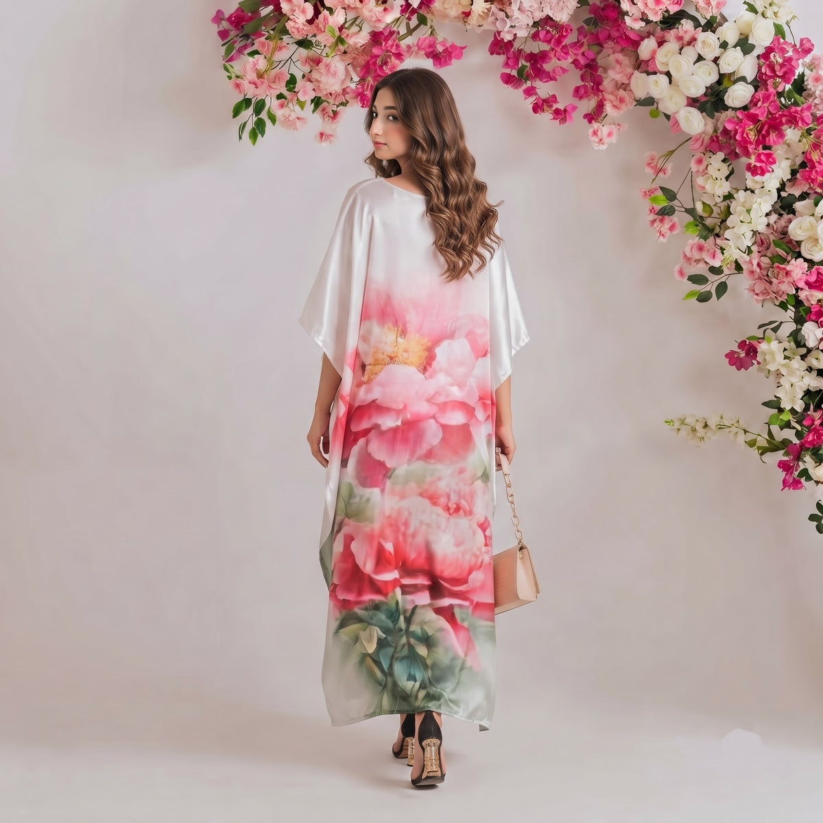 Anika Kaftan – back view of the flowing kaftan silhouette
