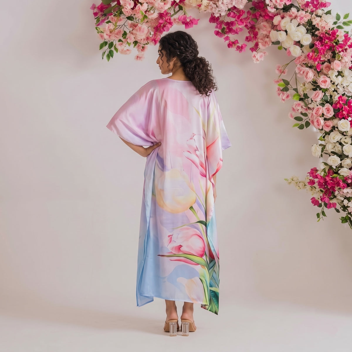 Yara Kaftan – back view of the flowing kaftan silhouette