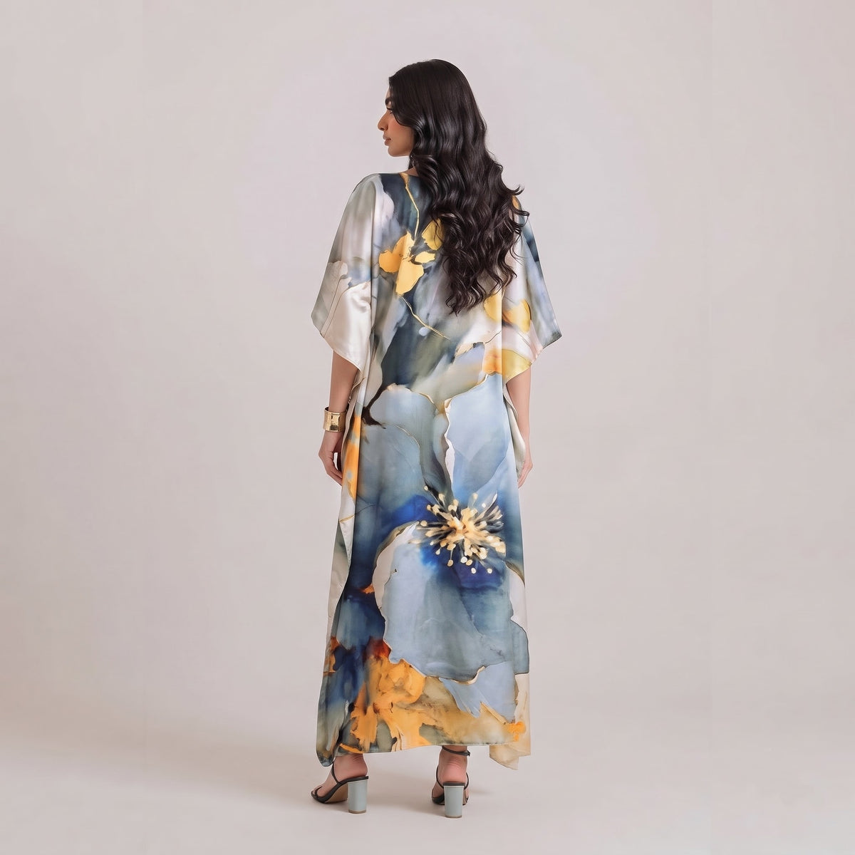 Kyra Kaftan – back view of the flowing kaftan silhouette